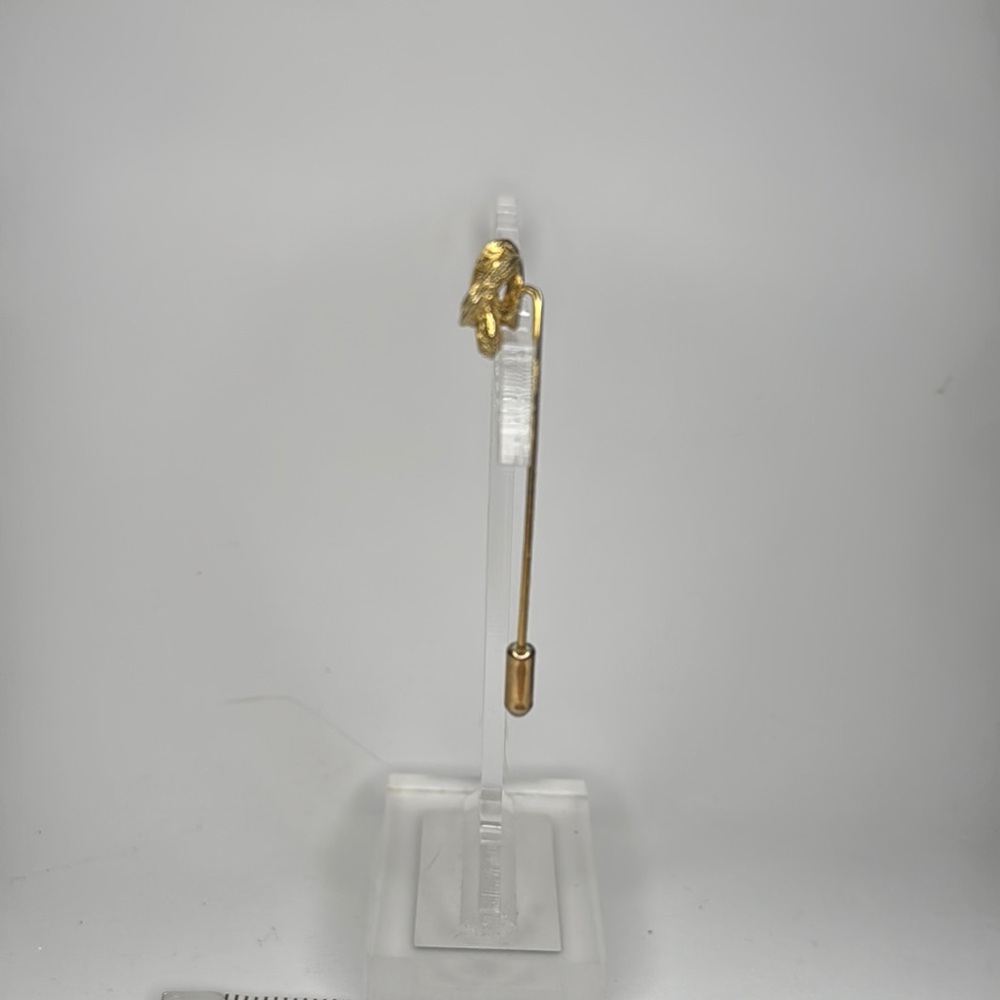 Elegant Gold Knot Brooch Pin - Picture 2 of 4